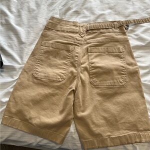 Andreza Chagas shorts